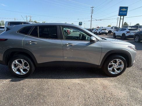 New 2026 Chevrolet Trax LS w/ LS Convenience Package FWD image 5