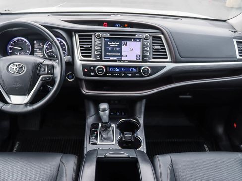 Used 2018 Toyota Highlander Limited image 11