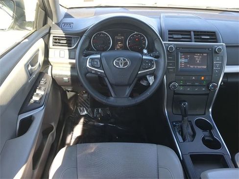 Used 2017 Toyota Camry SE image 15