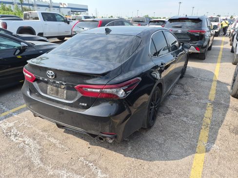 Used 2021 Toyota Camry XSE FWD image 3