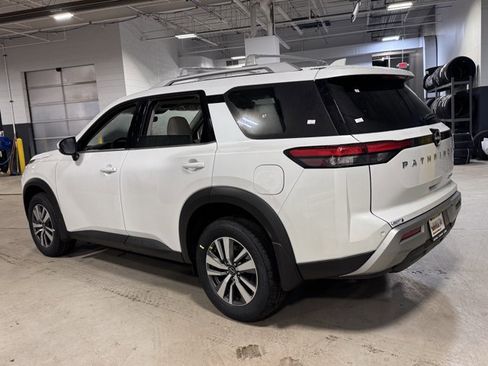 New 2025 Nissan Pathfinder SL image 18