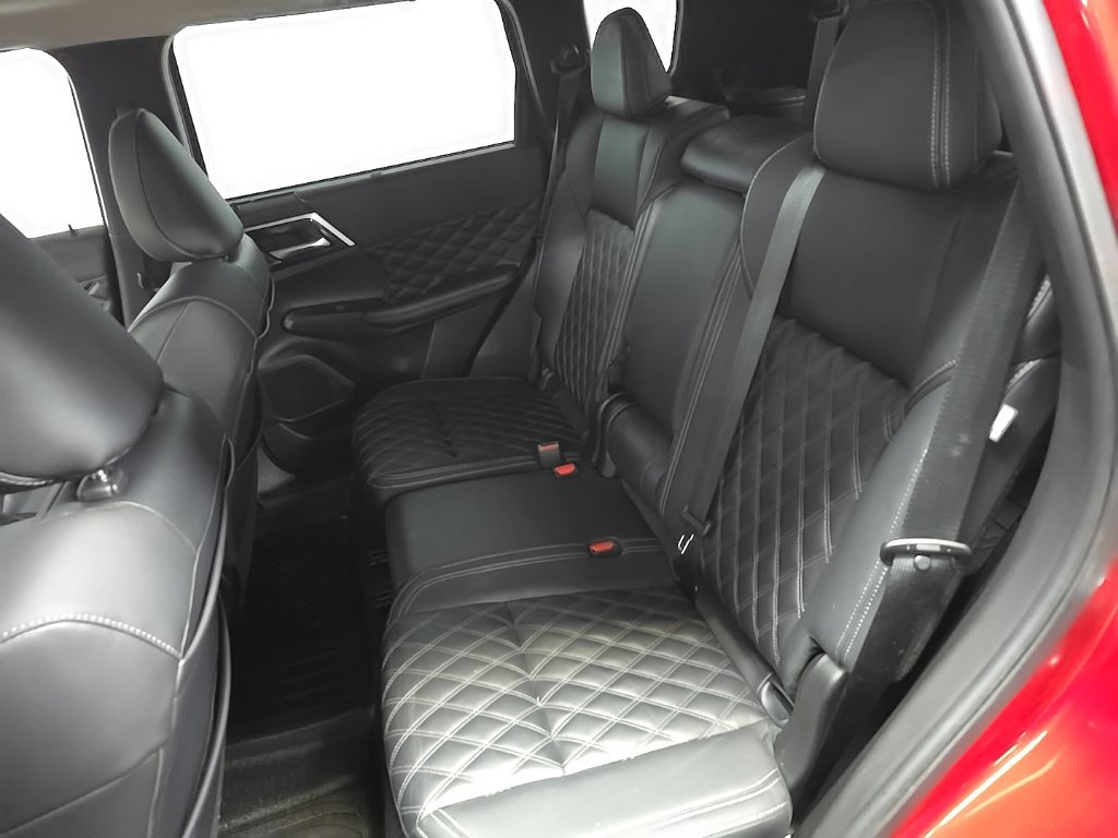 Used 2023 Mitsubishi Outlander SEL AWD/4WD image 33