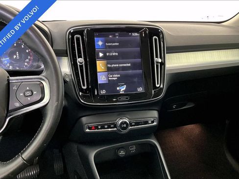 Used 2021 Volvo XC40 T4 Momentum w/ Protection Package Premier FWD image 6
