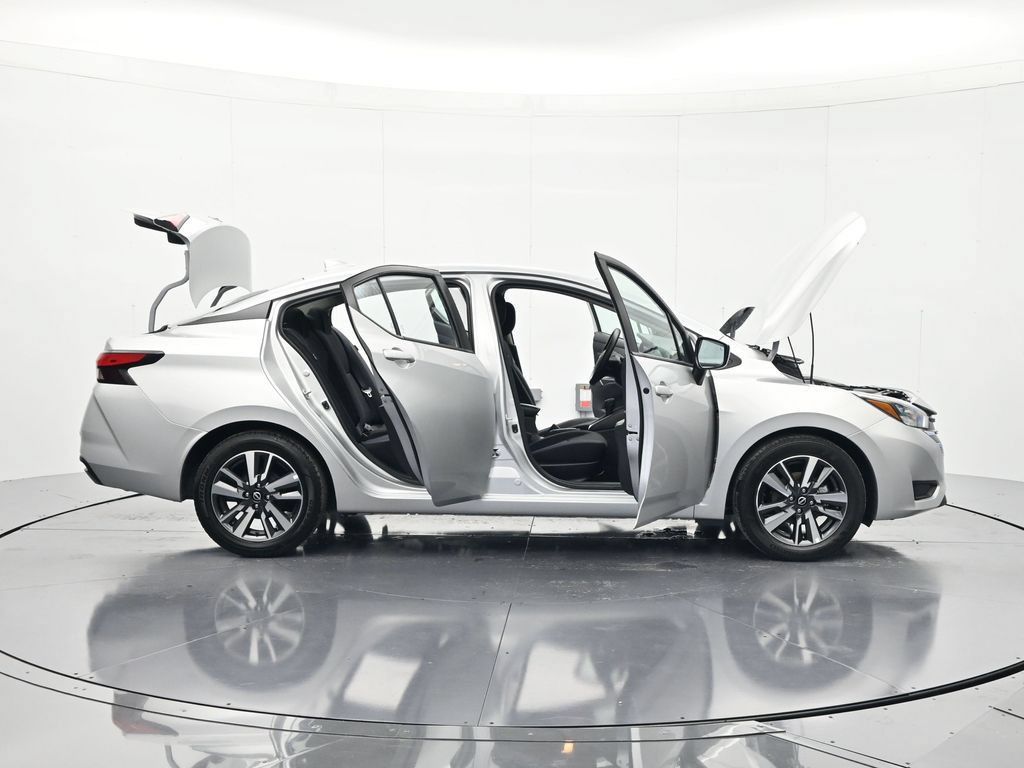 Used 2025 Nissan Versa SV FWD image 47
