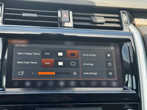 Used 2017 Land Rover Discovery HSE AWD/4WD image 31