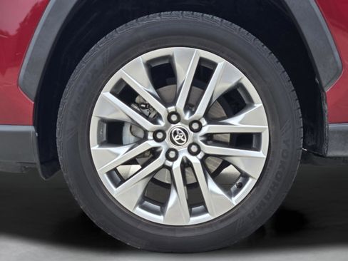 Used 2020 Toyota RAV4 XLE Premium FWD image 30