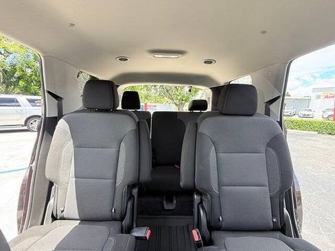 Used 2020 Chevrolet Traverse LT FWD image 12