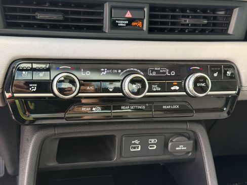 Used 2024 Honda Pilot Elite image 18