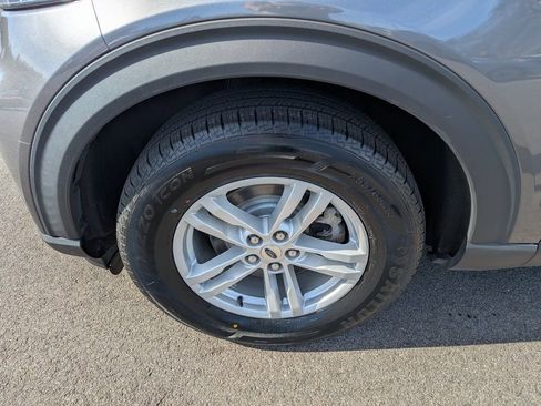 Used 2021 Ford Explorer XLT image 11