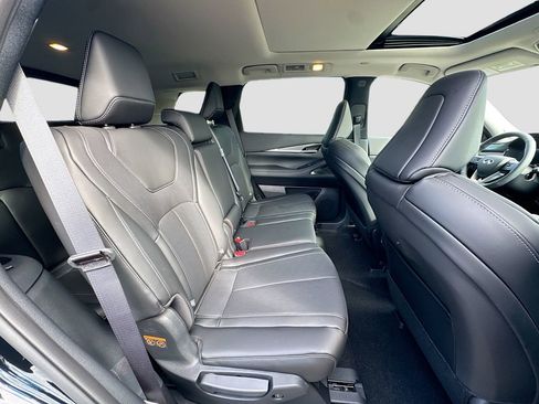 Certified 2026 INFINITI QX60 Luxe w/ Cargo Package FWD image 31