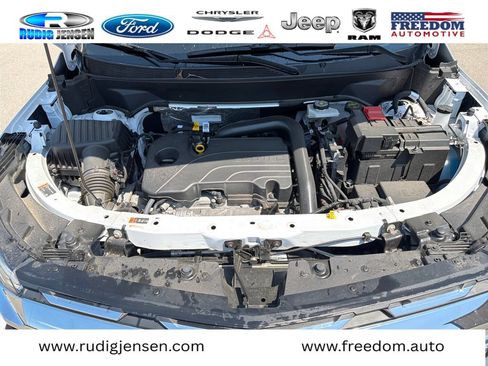 Used 2026 Chevrolet Equinox LT AWD/4WD image 9