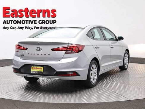 Used 2019 Hyundai Elantra SE w/ Cargo Package FWD image 5