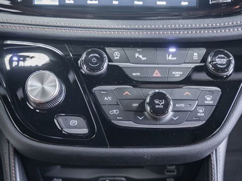 New 2026 Chrysler Pacifica Pinnacle image 22