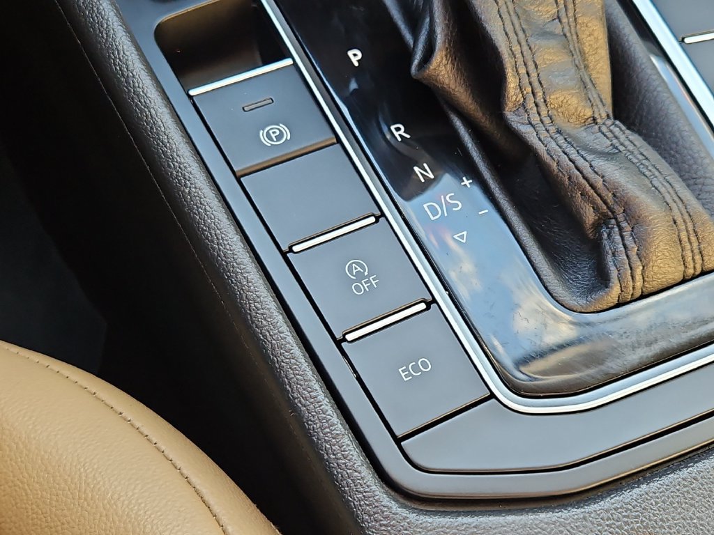 Used 2019 Volkswagen Jetta SE w/ Cold Weather Package FWD image 17