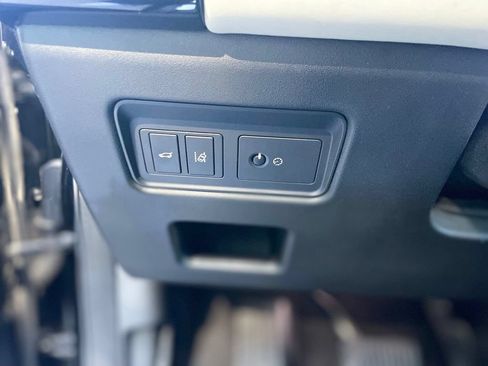 Used 2018 Land Rover Discovery HSE AWD/4WD image 10