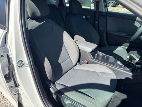 Used 2025 Kia K4 LXS image 36