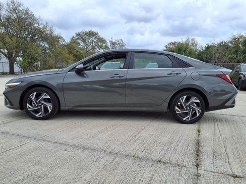 New 2025 Hyundai Elantra SEL image 37