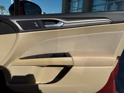 Used 2014 Ford Fusion SE image 16