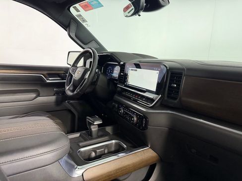 Used 2024 Chevrolet Silverado 1500 High Country AWD/4WD image 30