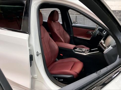 Used 2023 BMW 330i Sedan w/ Premium Package image 10