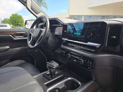 Used 2024 Chevrolet Silverado 1500 LT Trail Boss w/ Convenience Package II image 10