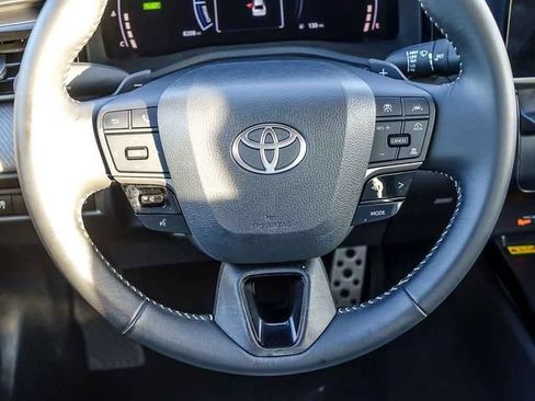 Used 2026 Toyota Camry SE AWD/4WD image 16