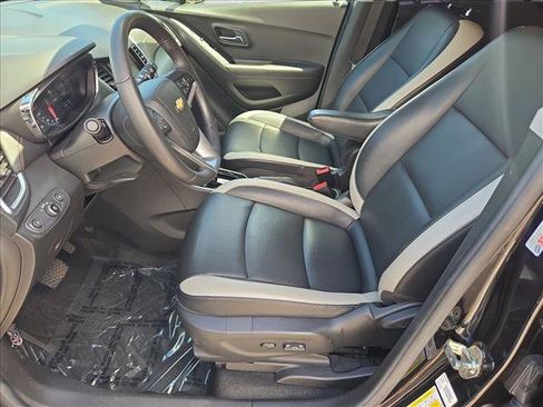 Used 2019 Chevrolet Trax Premier w/ Midnight Edition FWD image 16
