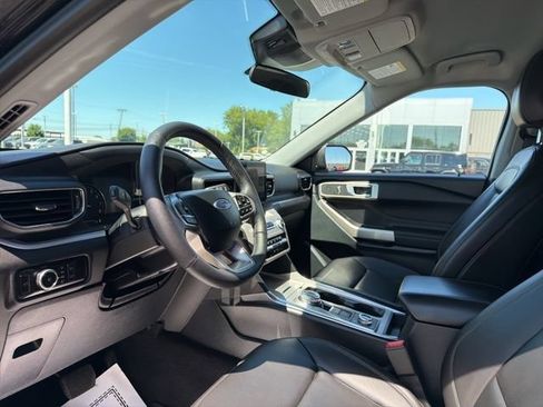 Used 2024 Ford Explorer XLT w/ Equipment Group 202A AWD/4WD image 15