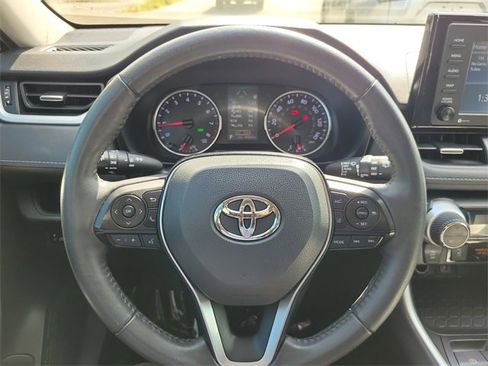 Used 2021 Toyota RAV4 XLE Premium image 14