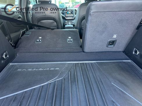 Certified 2021 Jeep Cherokee Latitude Lux w/ Comfort/Convenience Group image 16
