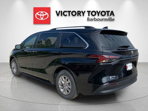 New 2026 Toyota Sienna XLE FWD image 3