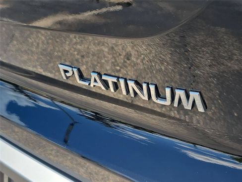 Used 2025 Nissan Pathfinder Platinum FWD image 6