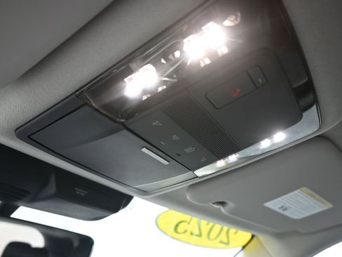 Used 2025 Mitsubishi Outlander SE image 21