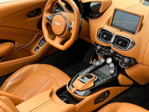 Used 2023 Aston Martin V8 Vantage Roadster RWD image 34