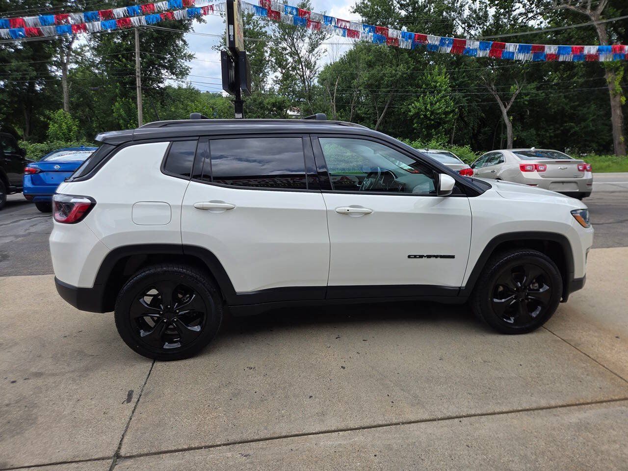 Used 2021 Jeep Compass Latitude w/ Sun and Sound Group AWD/4WD image 8