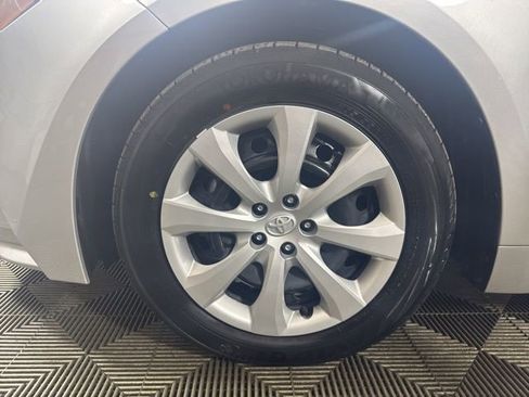Used 2025 Toyota Corolla LE FWD image 10