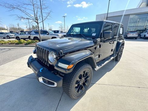 Used 2022 Jeep Wrangler Unlimited Sahara image 5