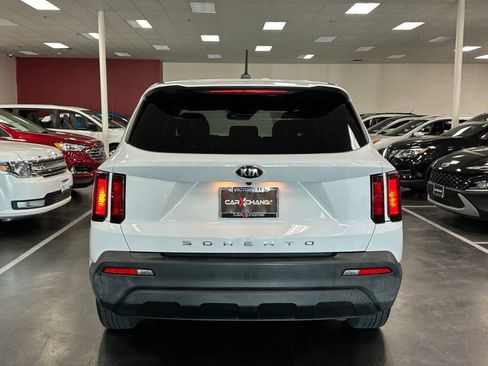 Used 2021 Kia Sorento LX image 6