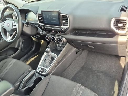Used 2025 Hyundai Venue SEL FWD image 31