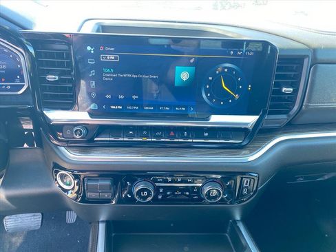 Used 2022 Chevrolet Silverado 1500 RST w/ Max Trailering Package AWD/4WD image 11