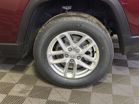 New 2025 Jeep Grand Cherokee L Laredo image 6