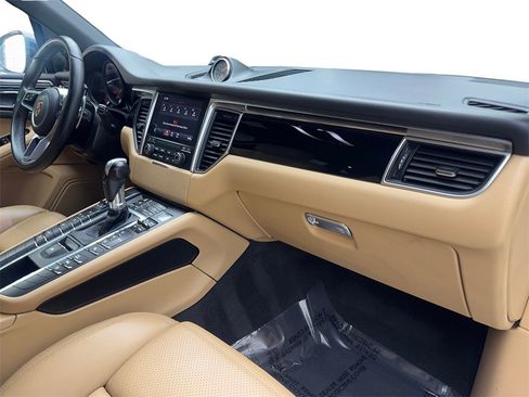 Used 2018 Porsche Macan image 51