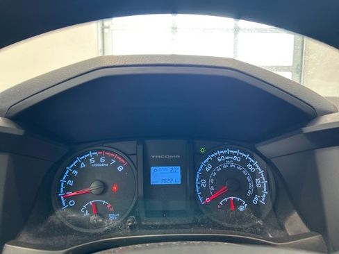 Used 2016 Toyota Tacoma SR image 11