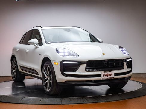 Used 2025 Porsche Macan image 14