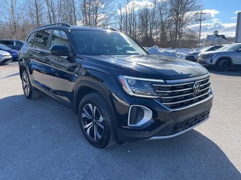 Certified 2025 Volkswagen Atlas SE image 5