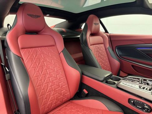 Used 2025 Aston Martin Vanquish image 13