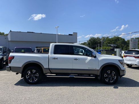 Used 2023 Nissan Titan Platinum Reserve w/ Moonroof Package AWD/4WD image 2