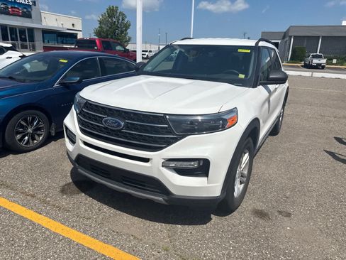 Used 2023 Ford Explorer XLT w/ Equipment Group 202A AWD/4WD image 24