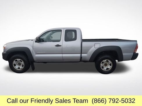 Used 2015 Toyota Tacoma 4x4 Access Cab w/ Convenience Package image 2