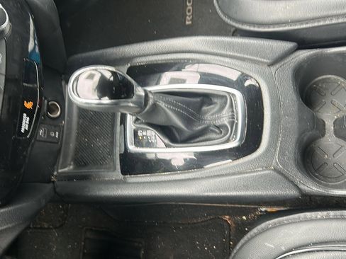 Used 2017 Nissan Rogue S AWD/4WD image 13